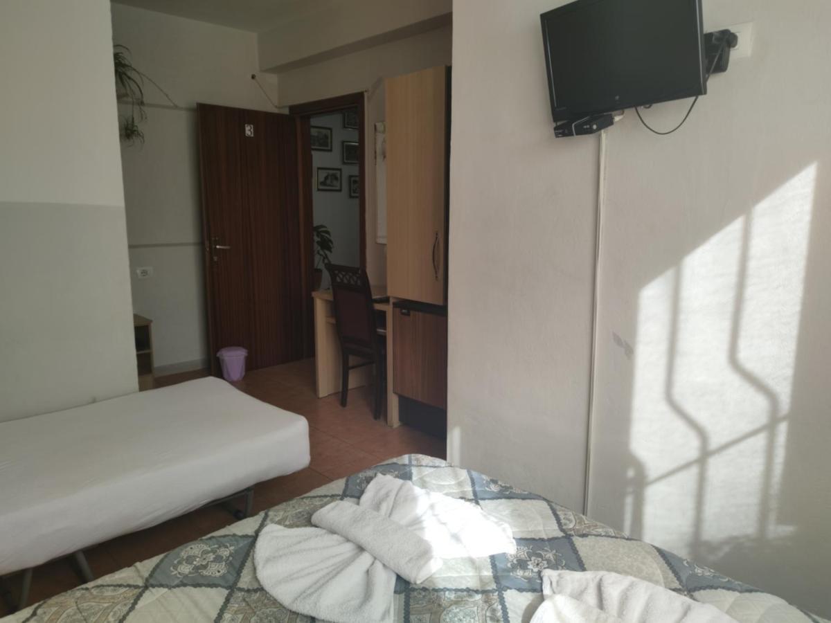 Guest House De Rada Tiranë Luaran gambar